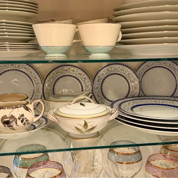 HAVILAND LIMOGES Malmaison 10.25" Dinner Plate - Picture 15 of 16